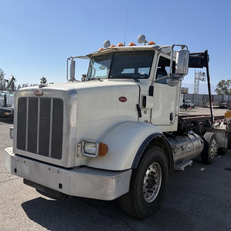 2015 PETERBILT 365