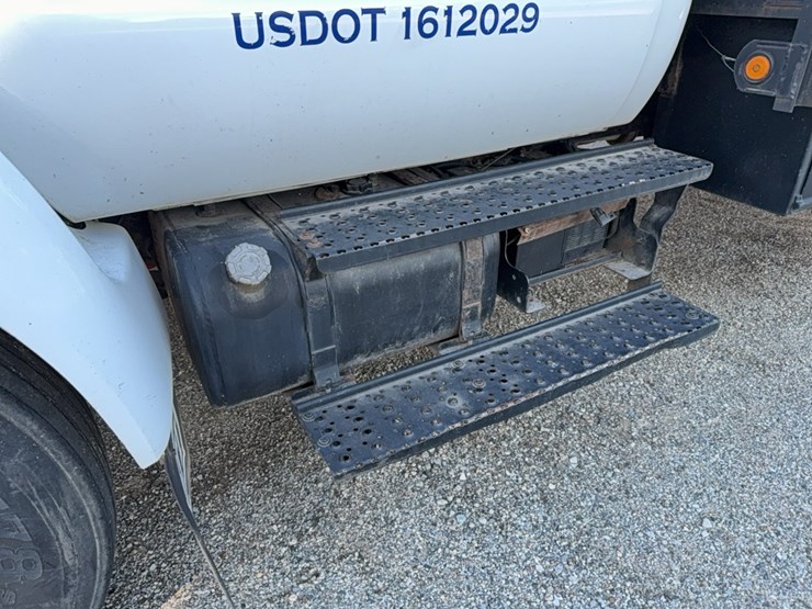 2005-ford-f750-image-9