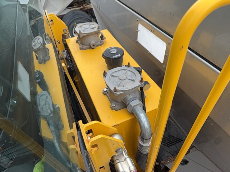 oxbo-4103-dry-applicator-image-33