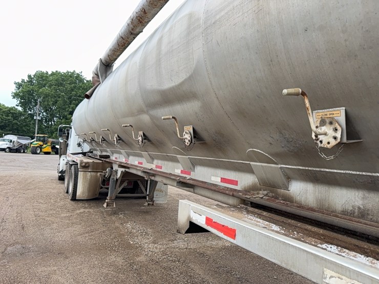 hensley-bulk-body-trailer-image-22