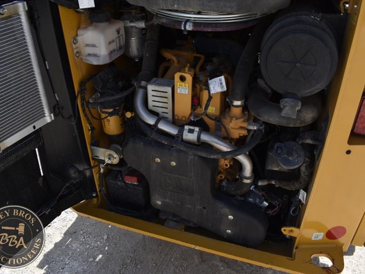 2023-caterpillar-242d3-image-28