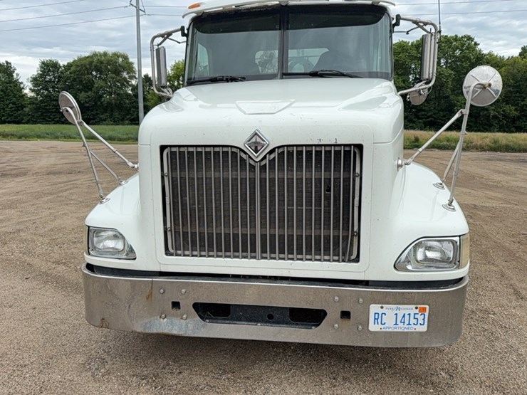 2011-ih-9200-pro-star-semi-tractor-image-13