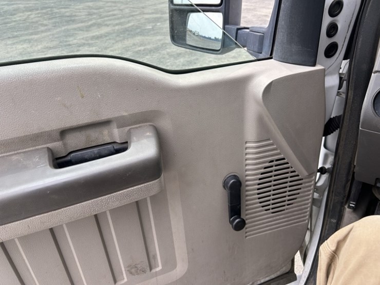 2010-ford-f250-xl-image-29