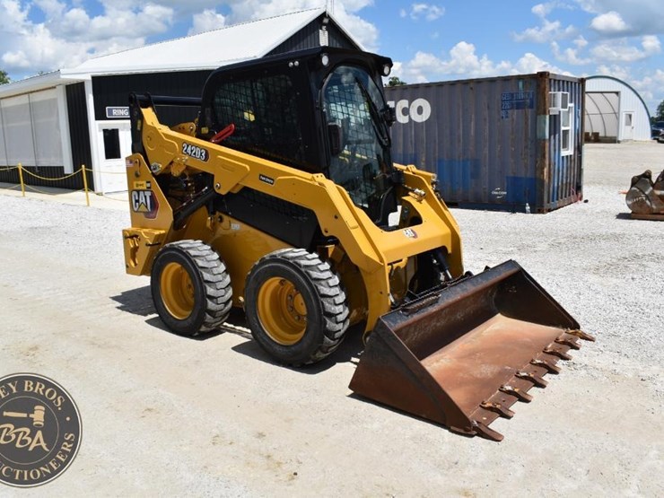 2023-caterpillar-242d3-image-19