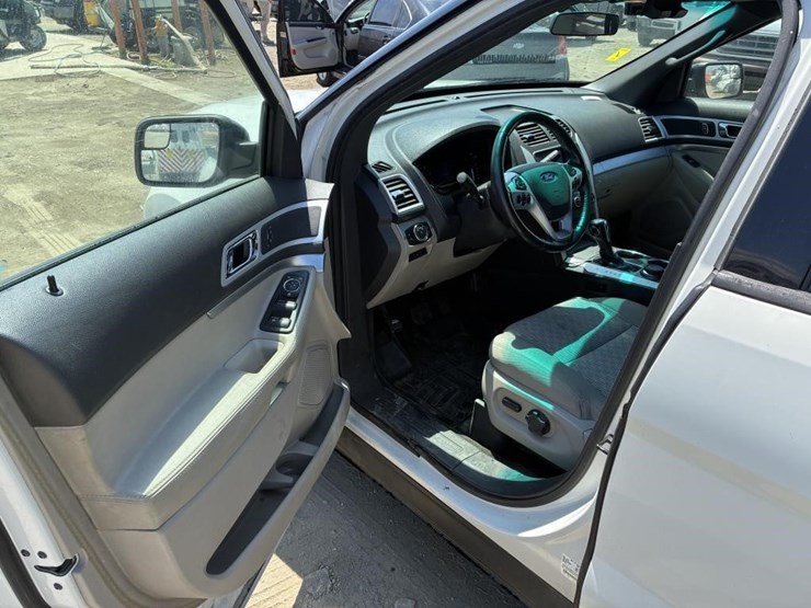 2011-ford-explorer-xlt-image-14