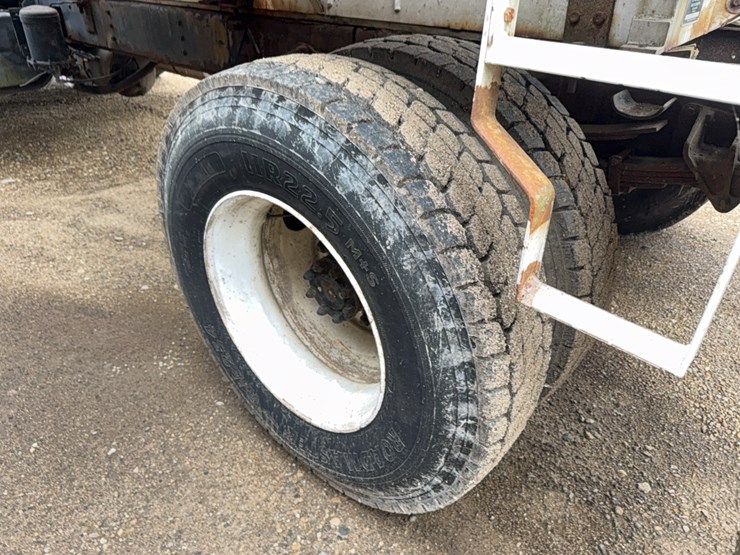 2000-case-ih-4700-image-13