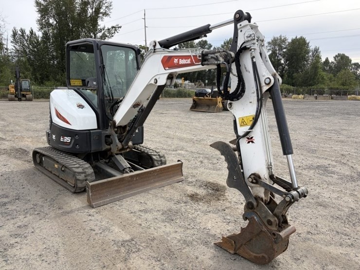 2023-bobcat-e35-image-2
