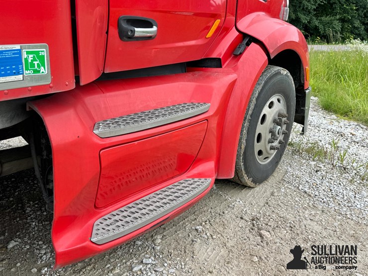 2013-peterbilt-579-image-15