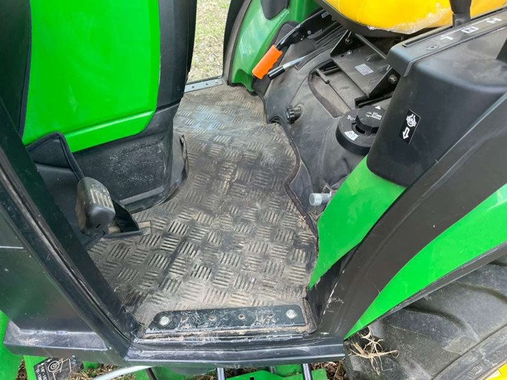 2025-john-deere-2025r-image-21