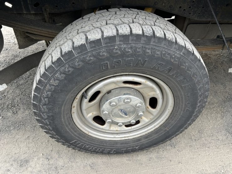 2010-ford-f250-xl-image-12