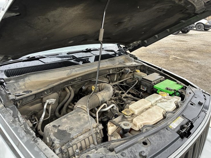 2012-jeep-liberty-sport-image-10