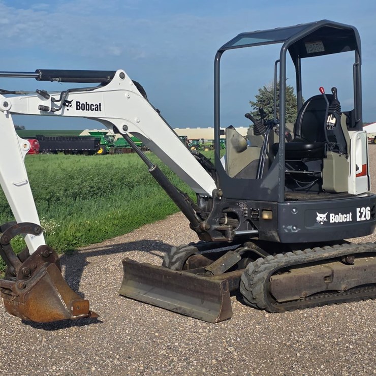 BOBCAT E26