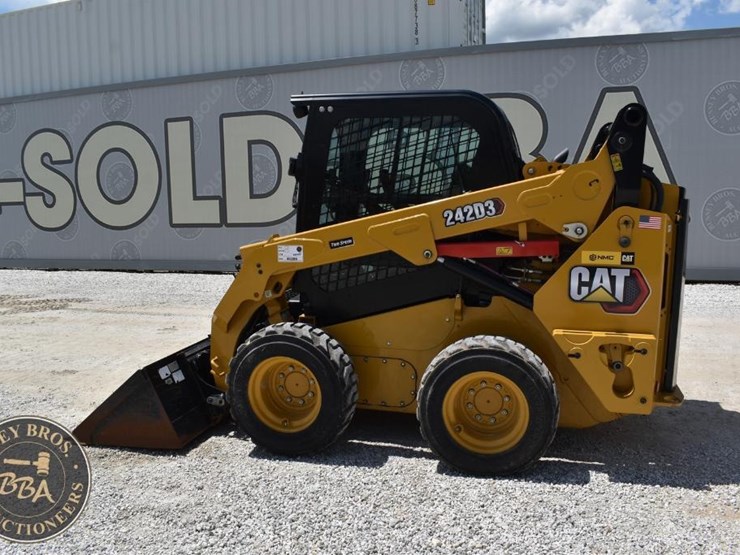 2023-caterpillar-242d3-image-12