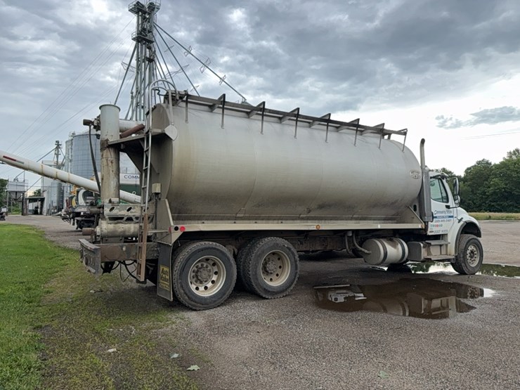 2007-freightliner-bulk-feed-truck-image-5