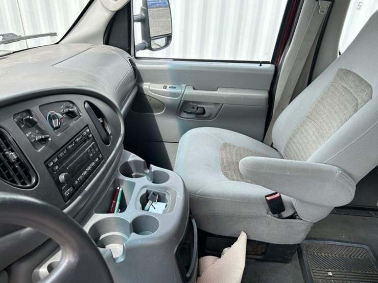 2005-ford-e350-xlt-sd-image-18