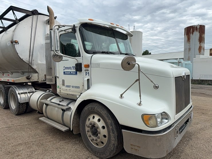 2011-ih-9200-pro-star-semi-tractor-image-5