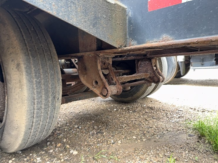 2010-behnke-b&b-dry-fert-trailer-image-17
