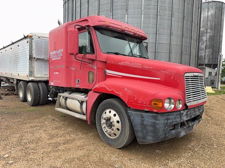 1999-freightliner-century-series-semi-tractor-image-1