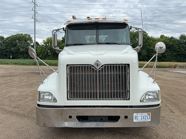2011-ih-9200-pro-star-semi-tractor-image-2