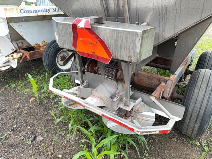 wilmar-pull-type-dry-fert.-spreader-image-6