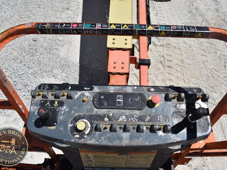 2015-jlg-600s-image-26