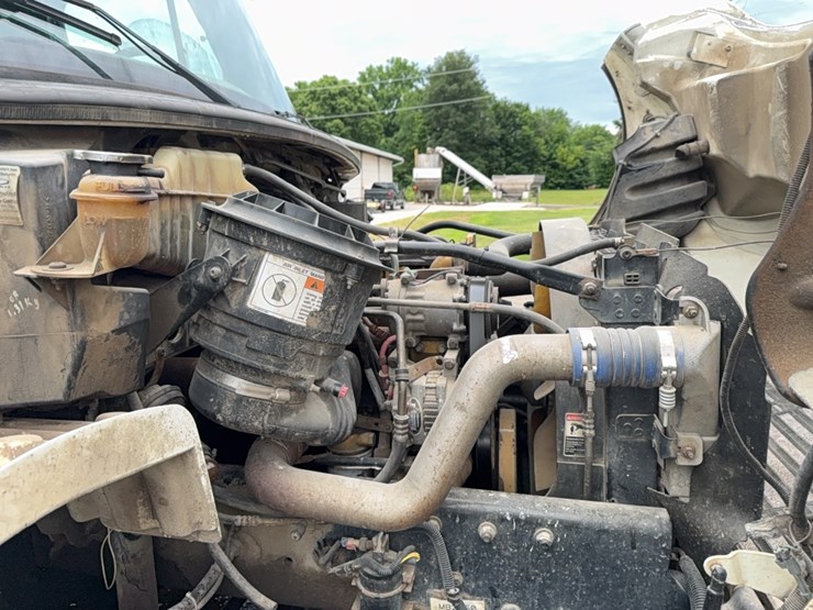 2004-freightliner-liquid-tender-truck-image-26