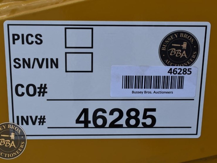 2023-caterpillar-242d3-image-47