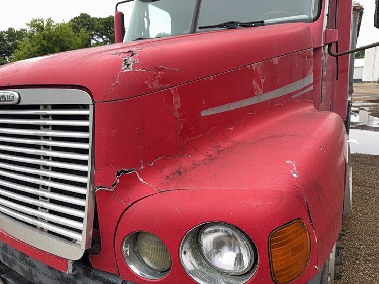 1999-freightliner-century-series-semi-tractor-image-18