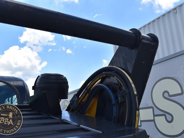 2022-caterpillar-299d3-image-33