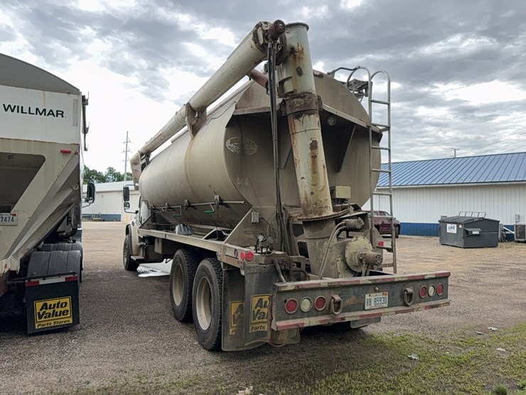 2007-freightliner-bulk-feed-truck-image-7