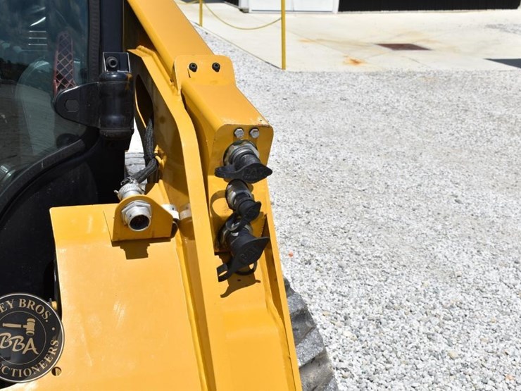 2023-caterpillar-242d3-image-25