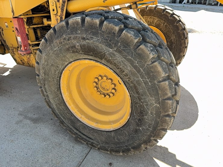 jd-444g-end-loader-image-13