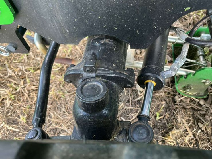 2025-john-deere-2025r-image-76