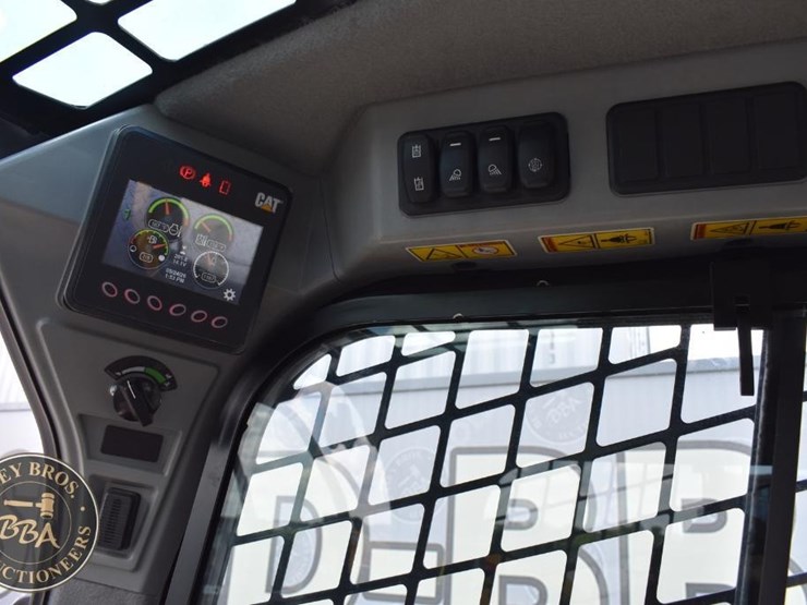 2023-caterpillar-242d3-image-44