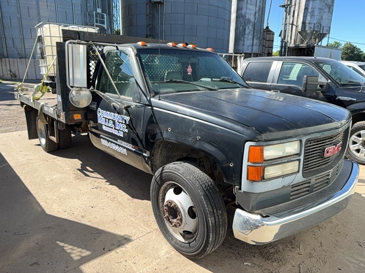 2001-gmc-3500-image-3