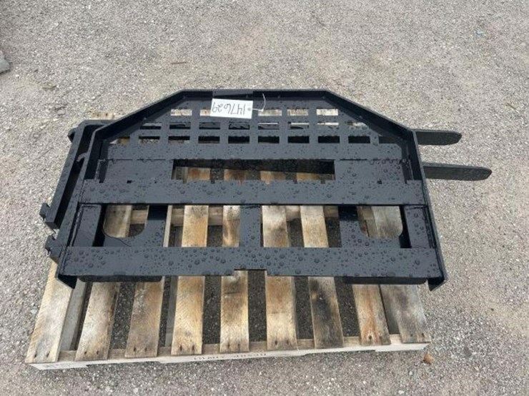 nused-2026-captok-ck-dhc-skid-steer-forks-image-1