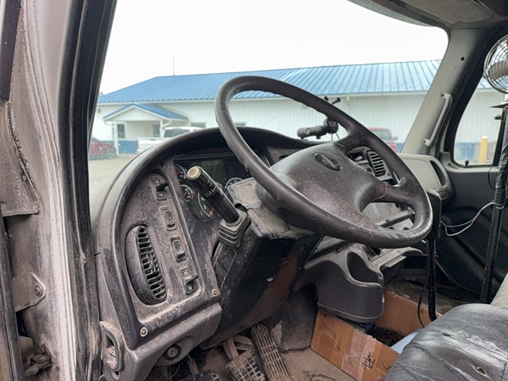 2007-freightliner-bulk-feed-truck-image-32
