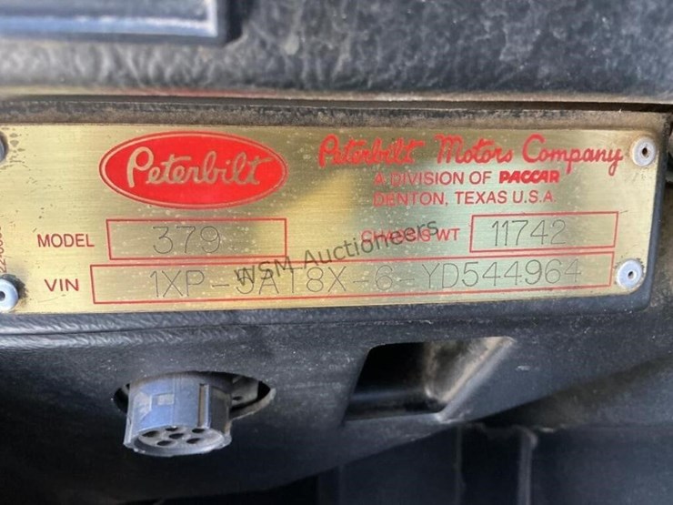 2000-peterbilt-379-image-16