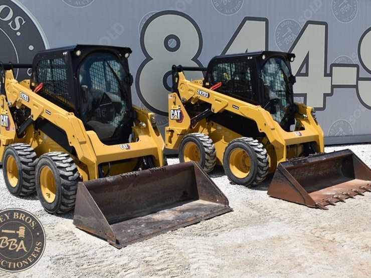 2023-caterpillar-242d3-image-53