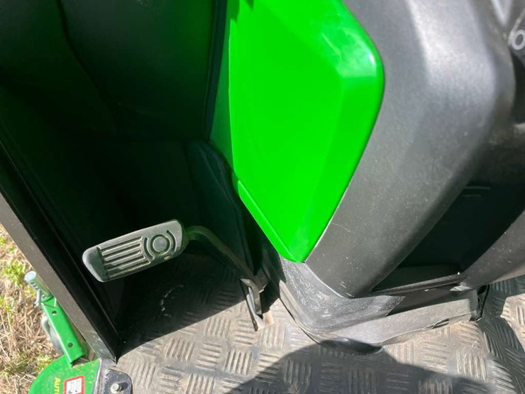 2025-john-deere-2025r-image-34