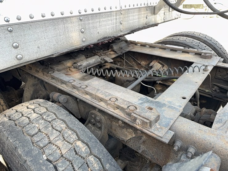 2004-caterpillar-c15-image-22