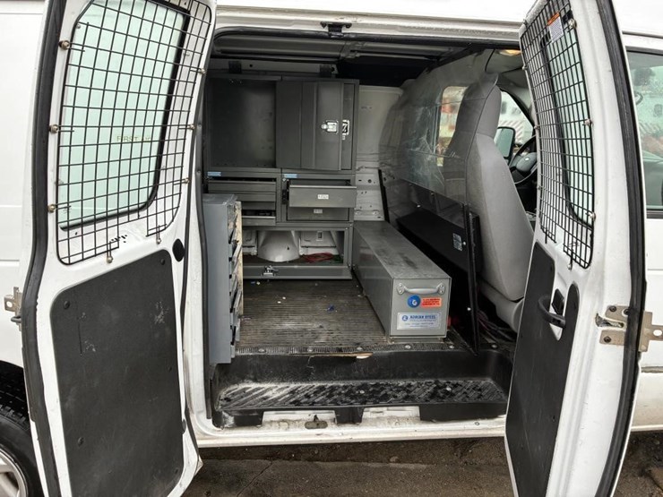 2011-ford-e350-image-11