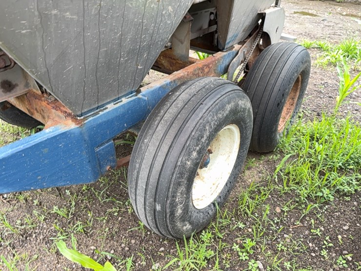 wilmar-pull-type-dry-fert.-spreader-image-3