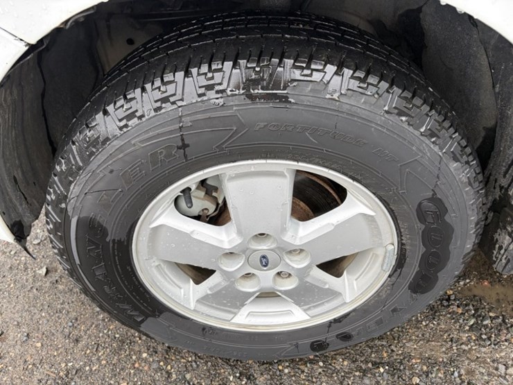 2012-ford-escape-image-13