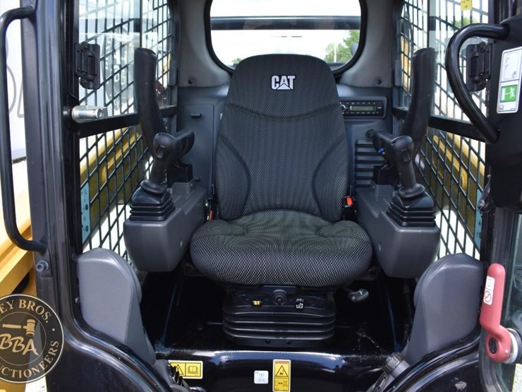 2023-caterpillar-242d3-image-36