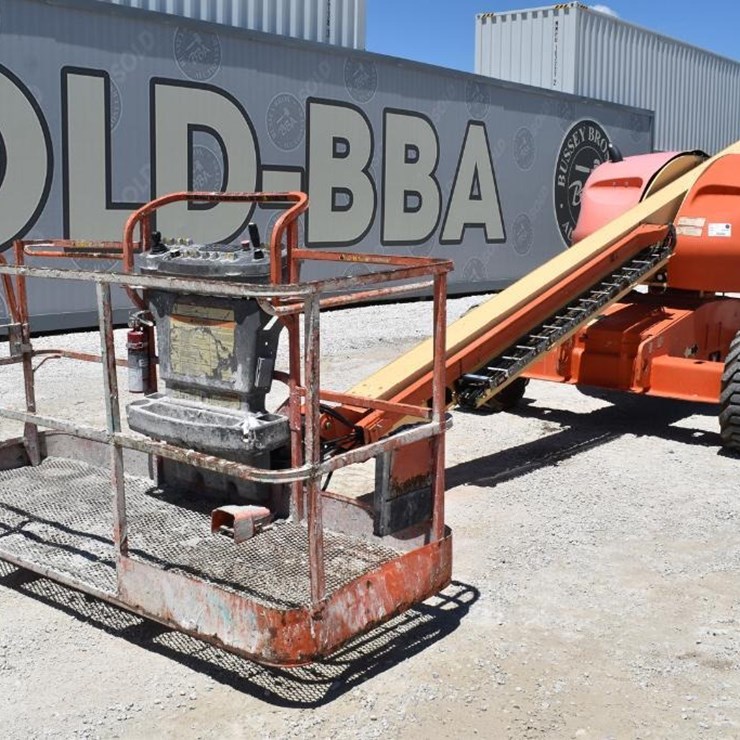 2005 JLG 400S