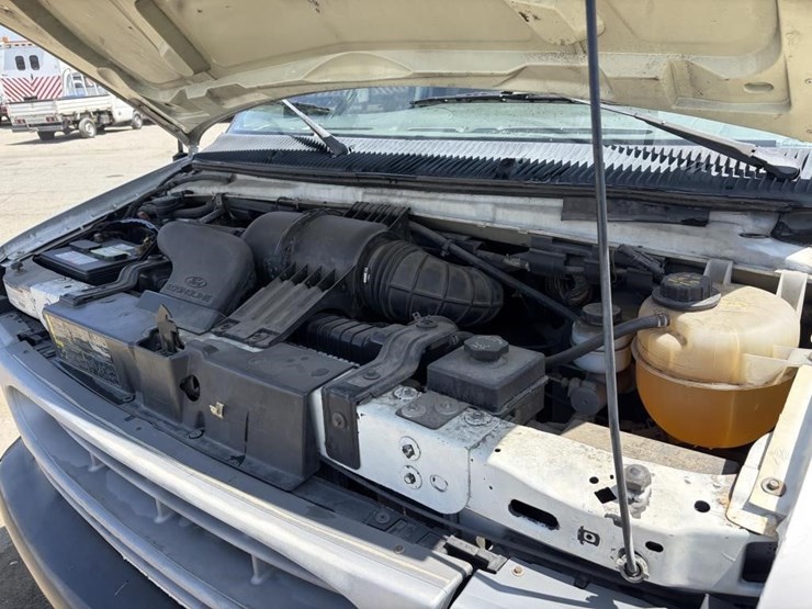 2002-ford-e350-image-8