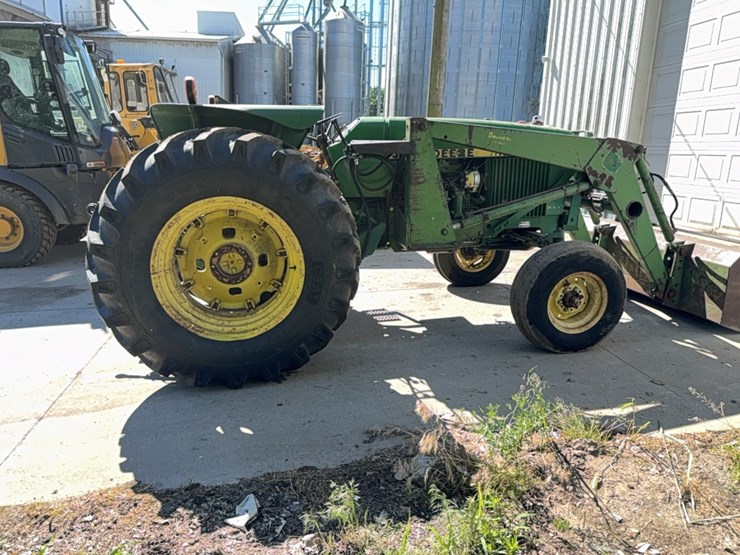 john-deere-2640-image-4