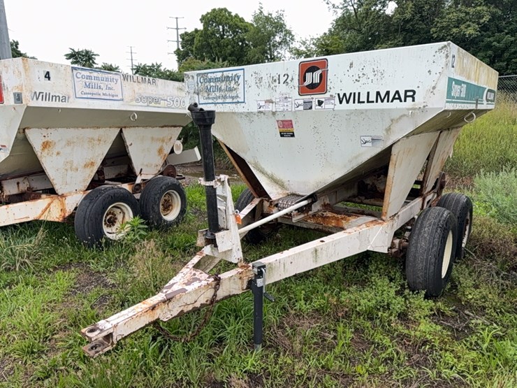 wilmar-pull-type-dry-fert.-spreader-image-2
