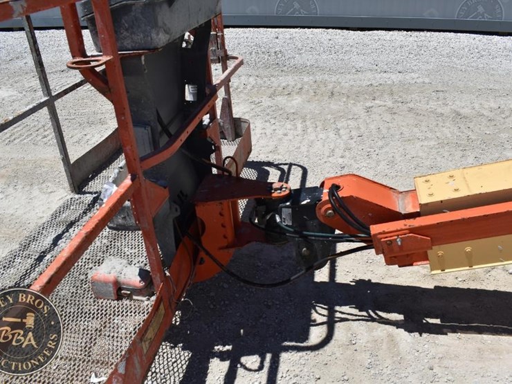 2005-jlg-400s-image-11